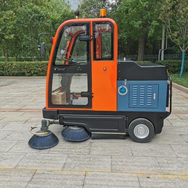 定制小型电动全封闭式驾驶室式路面清扫车